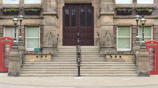 St Helens town hall (photo by Phil Nash from Wikimedia Commons https://commons.wikimedia.org/wiki/File:K6_telephone_kiosks_at_St_Helens_Town_Hall.jpg)